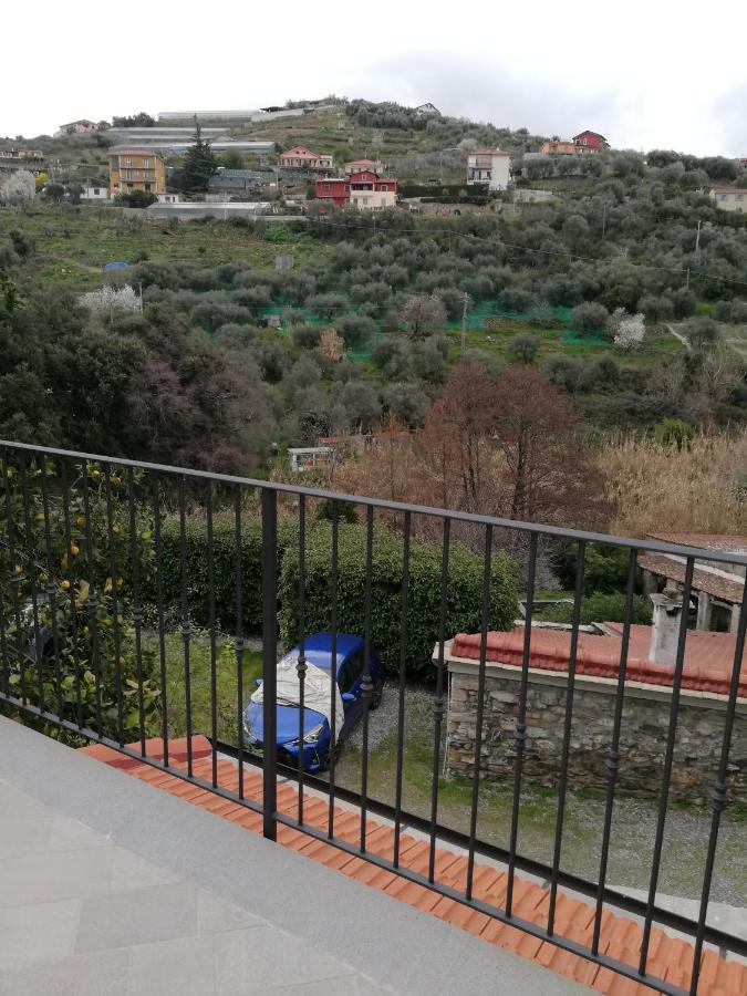 La Torretta Di Piero Con Terrazzi E Parcheggio Privato Citra Zero Zero Ottanta 31Lst0282 Apartment Imperia Bagian luar foto