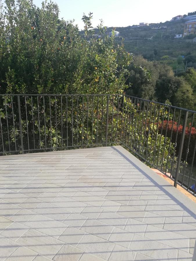 La Torretta Di Piero Con Terrazzi E Parcheggio Privato Citra Zero Zero Ottanta 31Lst0282 Apartment Imperia Bagian luar foto