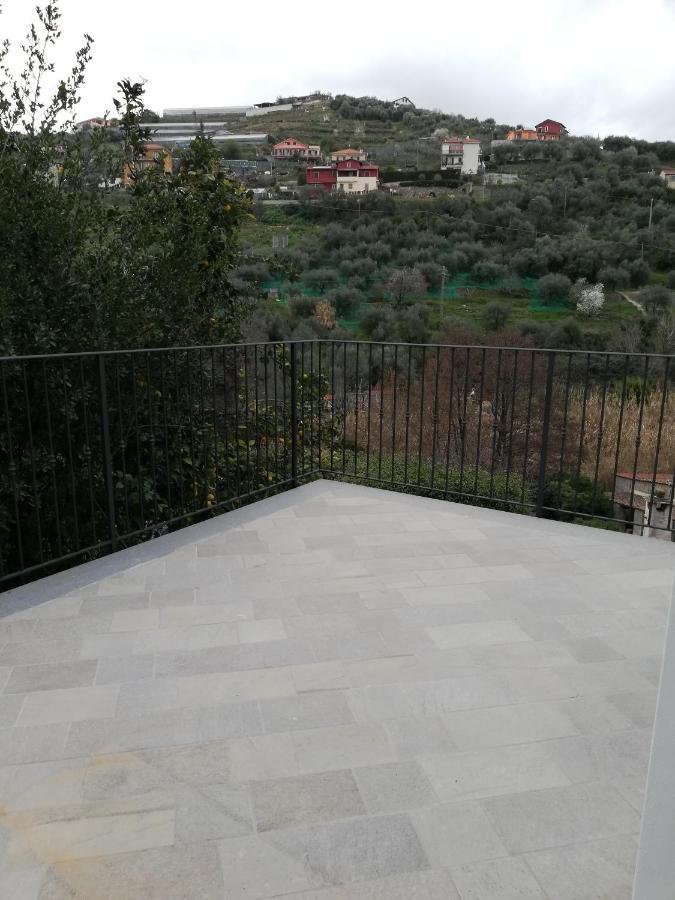 La Torretta Di Piero Con Terrazzi E Parcheggio Privato Citra Zero Zero Ottanta 31Lst0282 Apartment Imperia Bagian luar foto