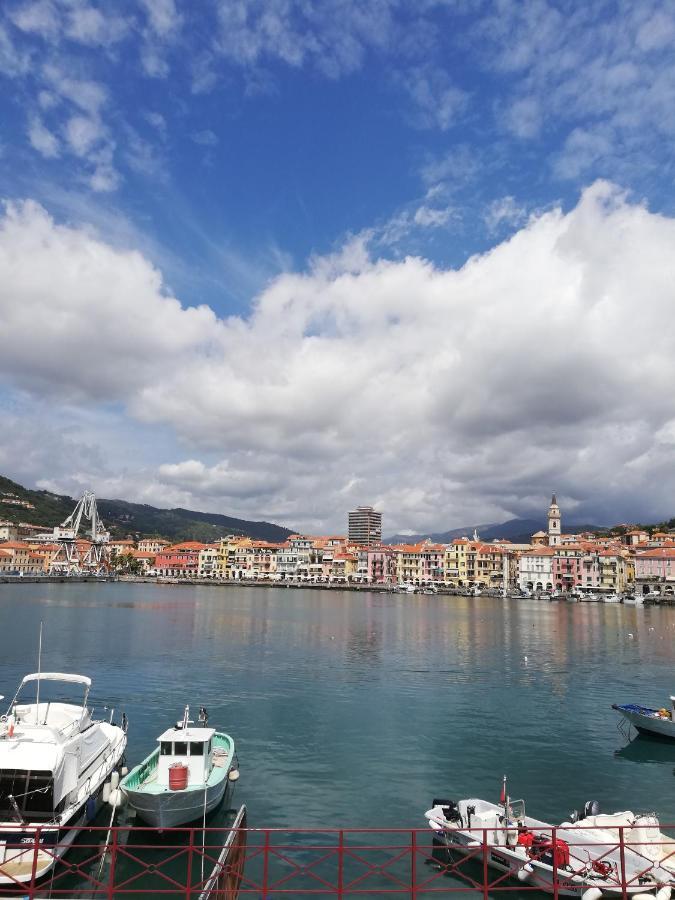 La Torretta Di Piero Con Terrazzi E Parcheggio Privato Citra Zero Zero Ottanta 31Lst0282 Apartment Imperia Bagian luar foto