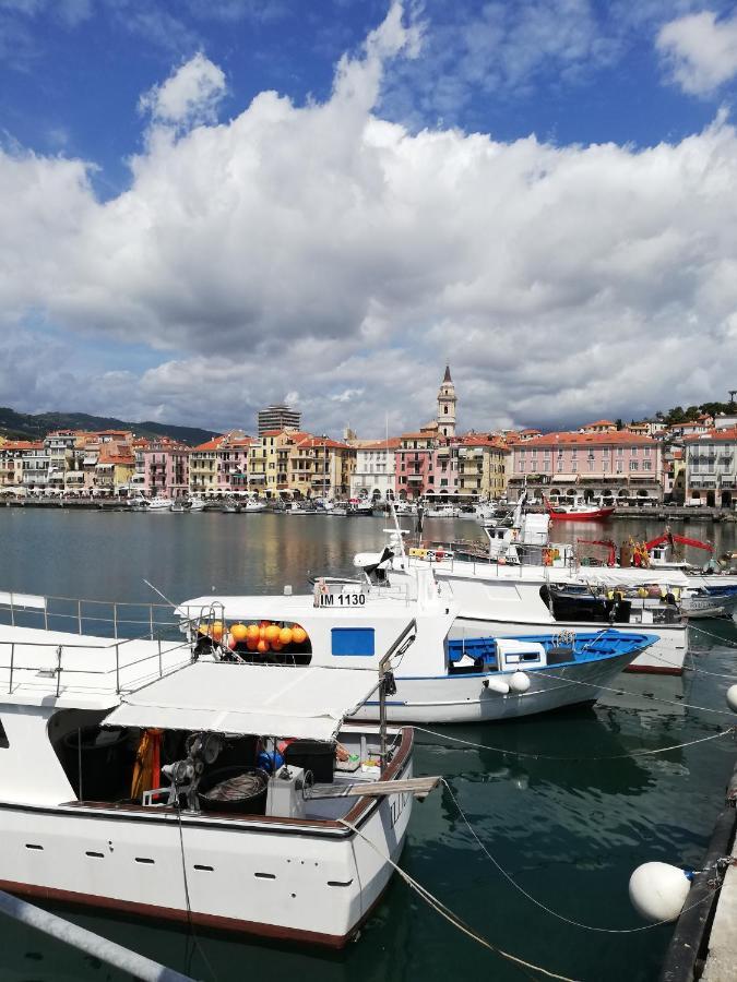 La Torretta Di Piero Con Terrazzi E Parcheggio Privato Citra Zero Zero Ottanta 31Lst0282 Apartment Imperia Bagian luar foto