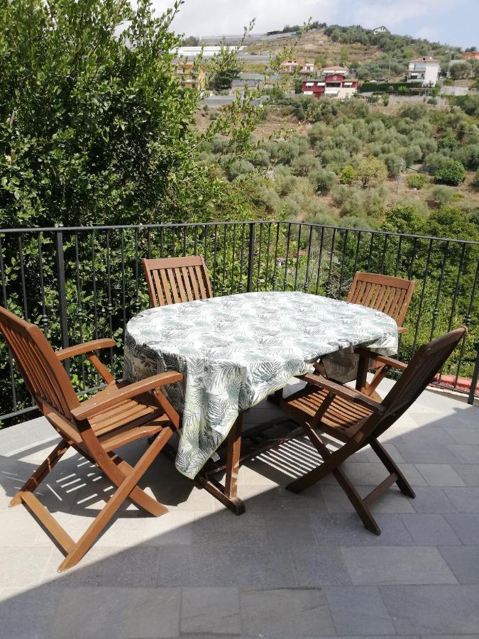 La Torretta Di Piero Con Terrazzi E Parcheggio Privato Citra Zero Zero Ottanta 31Lst0282 Apartment Imperia Bagian luar foto