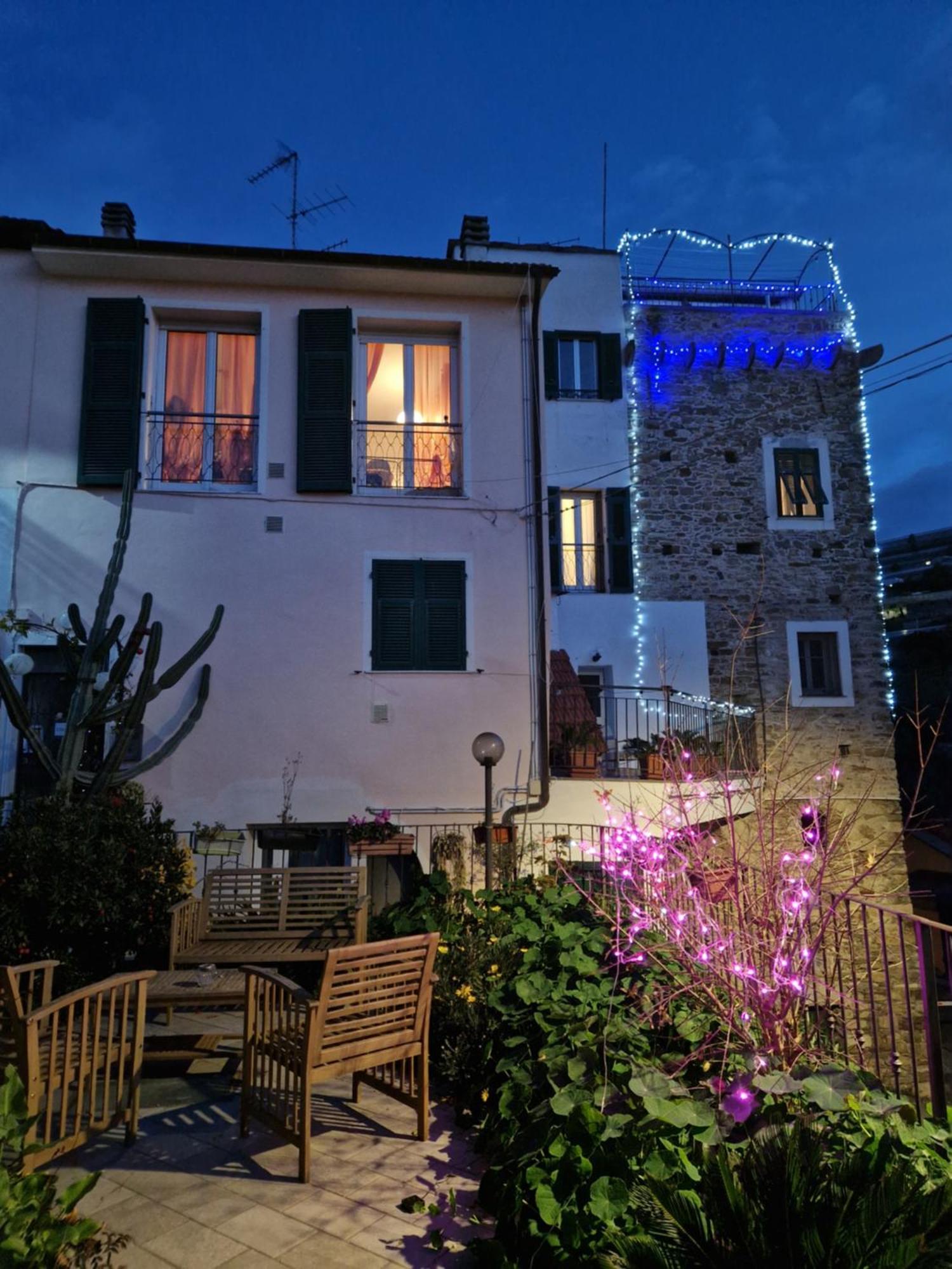 La Torretta Di Piero Con Terrazzi E Parcheggio Privato Citra Zero Zero Ottanta 31Lst0282 Apartment Imperia Bagian luar foto